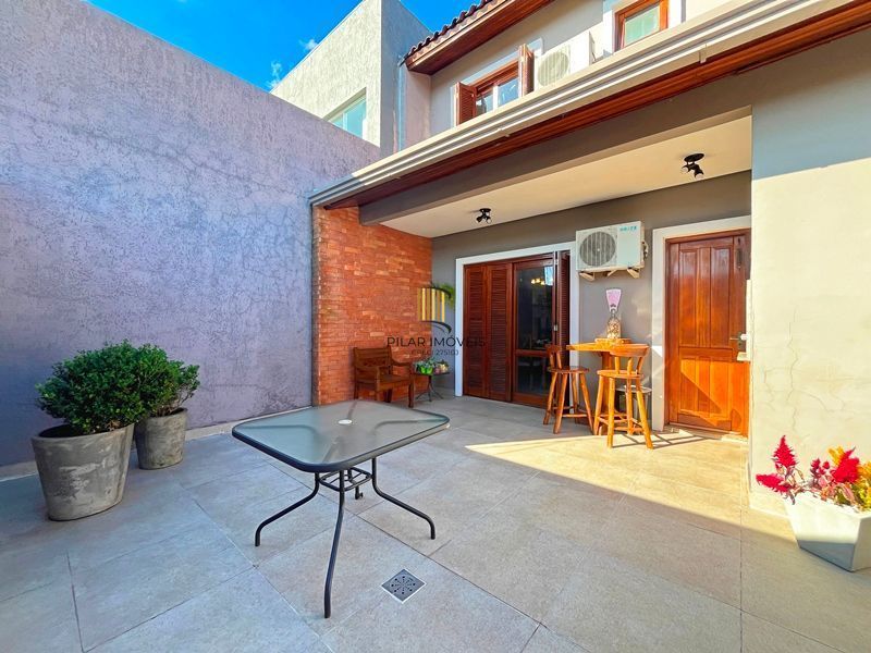 Casa Residencial com 3 dormitórios à Venda na Hípica.