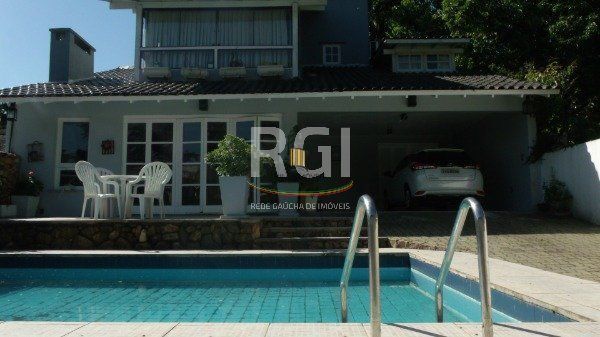 Casa para Venda - 340m², 3 dormitórios, sendo 2 suites, 6 vagas - Jardim Isabel