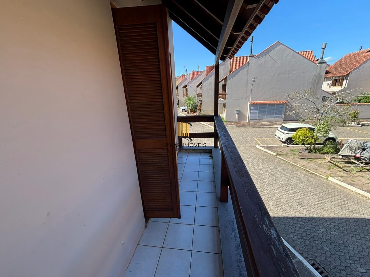 Resodência com 4 dormitórios em condomínio com Energia Solar Privativa.