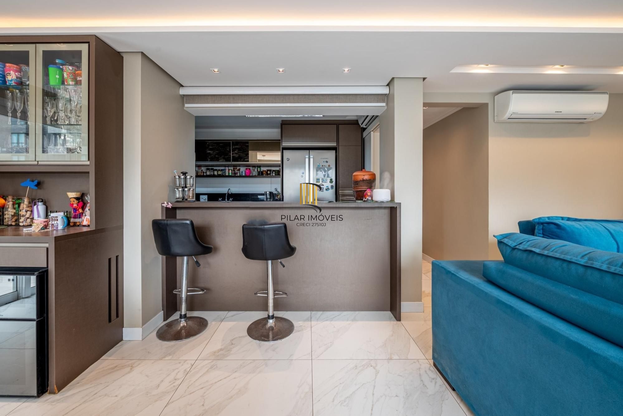 Apartamento Garden com 3 dormitórios, 1 suíte e 3 vagas, no coração do bairro Menino Deus!