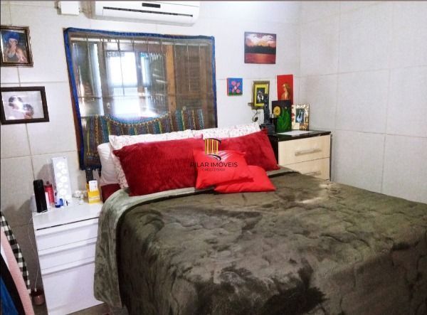 Casa em Porto Alegre, no bairro Belém Novo, com 4 dormitório(s), e 4 banheiros, 