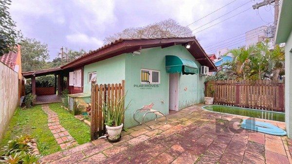 Casa em Porto Alegre, no bairro Ipanema, com 3 dormitório(s), e 3 banheiros