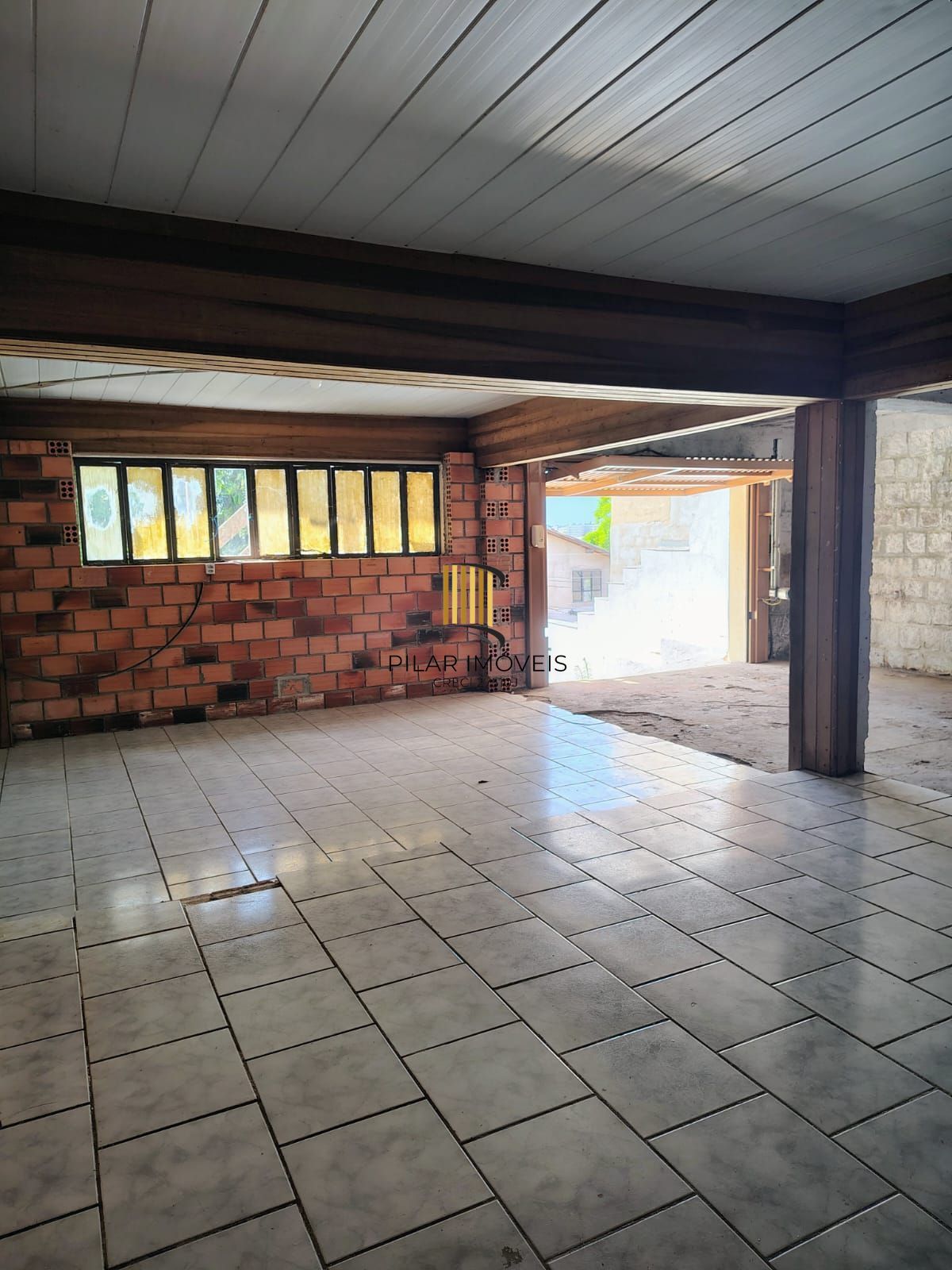 Residência com 3 dormitórios sendo 1 suíte á venda bairro Medianeira