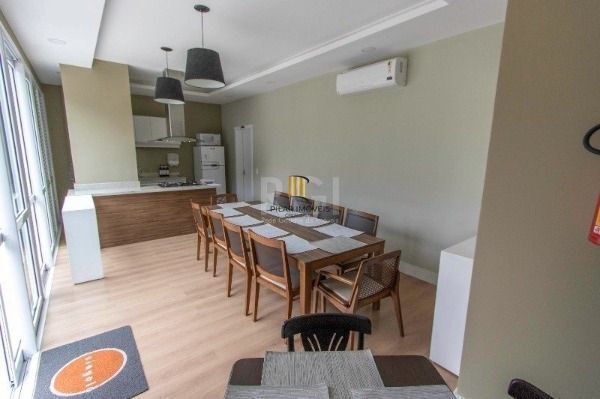 Apartamento em Porto Alegre, no bairro Tristeza, com 2 dormitório(s), e 2 banhei