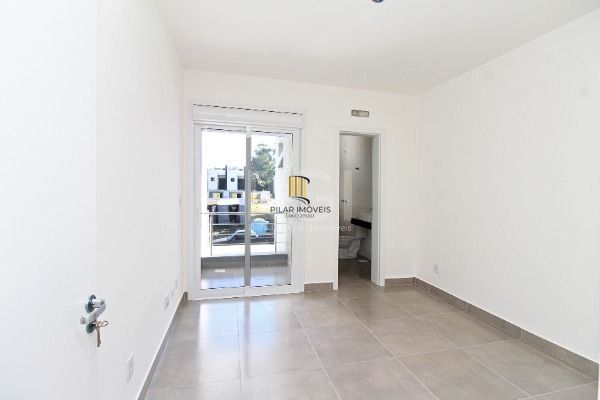 Casa em Porto Alegre, no bairro Hípica, com 2 dormitório(s), e 2 banheiros, à ve