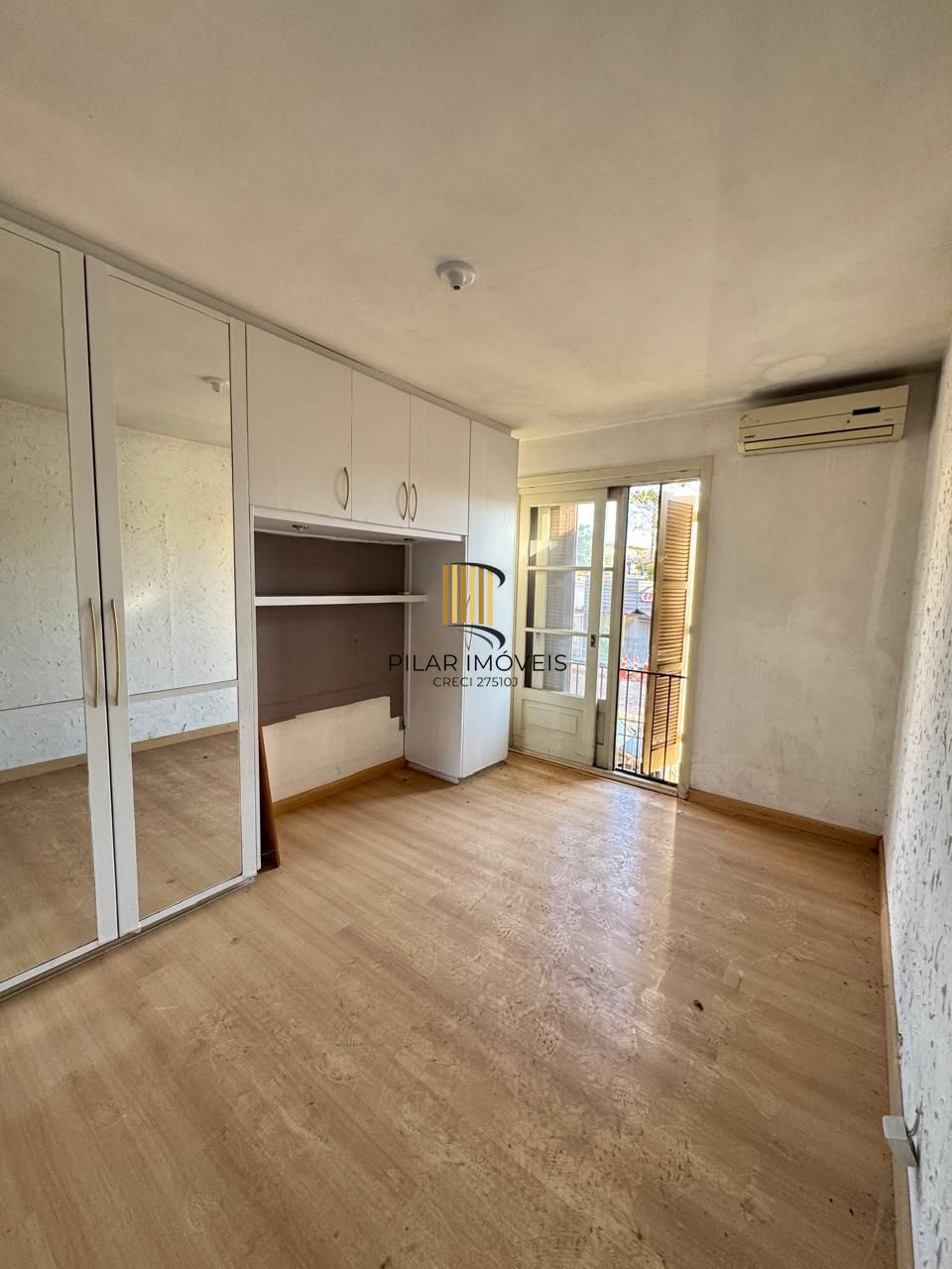 Em frente ao estádio beira Rio, apartamento 2 D , com 79m²,semi mobiliado.
