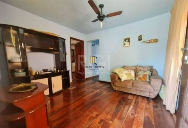 Casa em Porto Alegre, no bairro Tristeza, com 2 dormitório(s), e 2 banheiros, à 