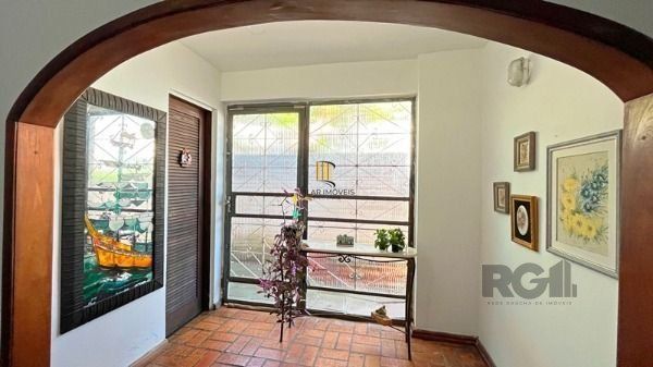 Casa em Porto Alegre, no bairro Tristeza, com 4 dormitório(s), à venda.