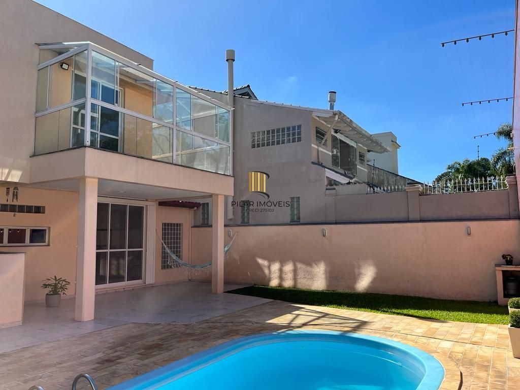 Casa em Porto Alegre, no bairro Nonoai, com 4 dormitório(s), à venda.