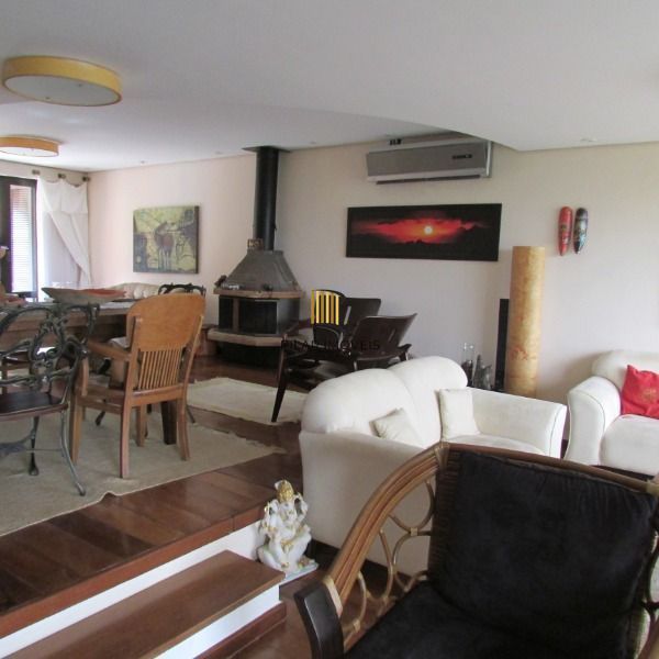 Casa para Venda - 340m², 4 dormitórios, sendo 2 suites, 3 vagas - Jardim Isabel