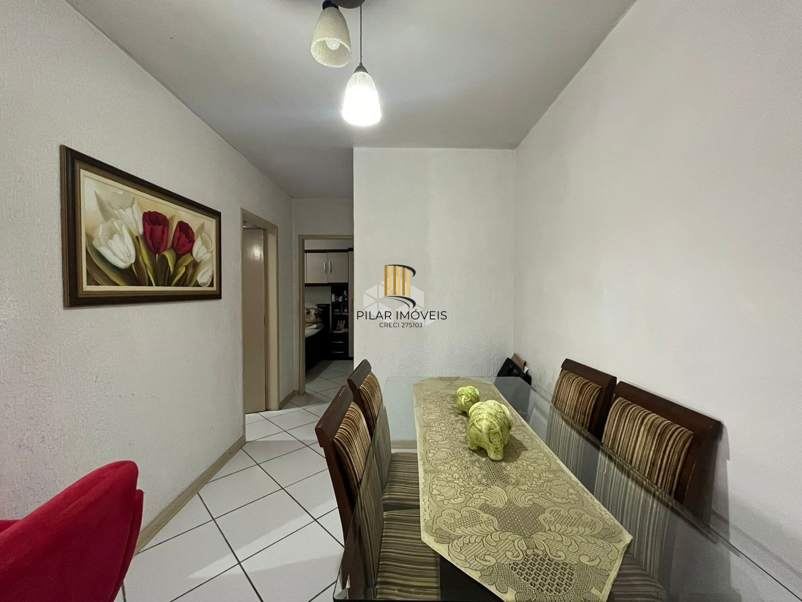 Apartamento 2 dormitórios, perto de todos recursos do bairro.