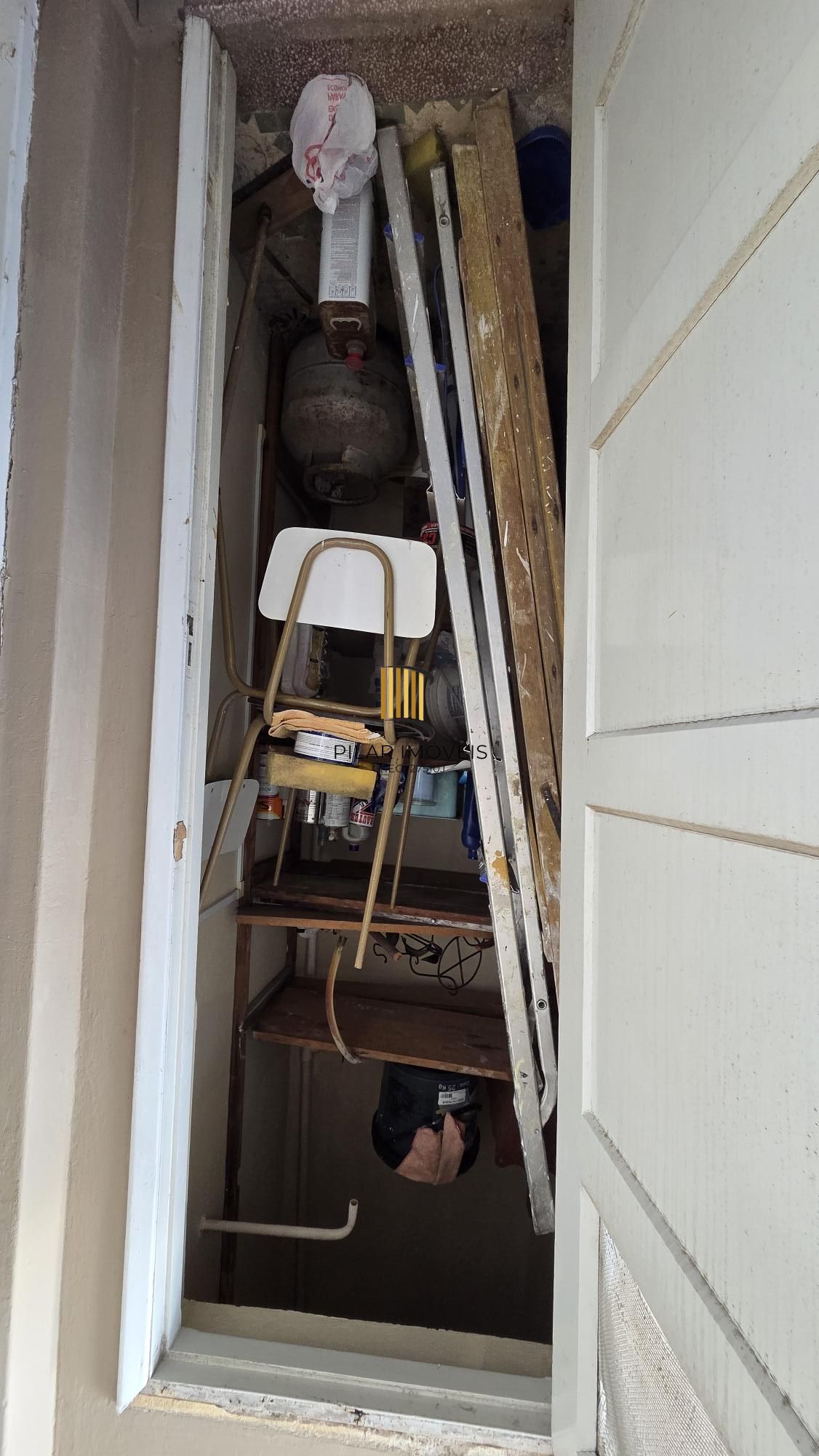 Excelente apartamento semi mobiliado com 87m2 e 2 dormitórios.