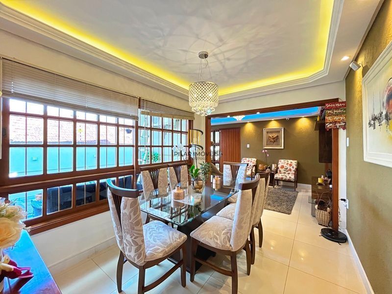 Ótima Residência com 4D, piscina e garagem fechada para 2 carros no Jardim Media