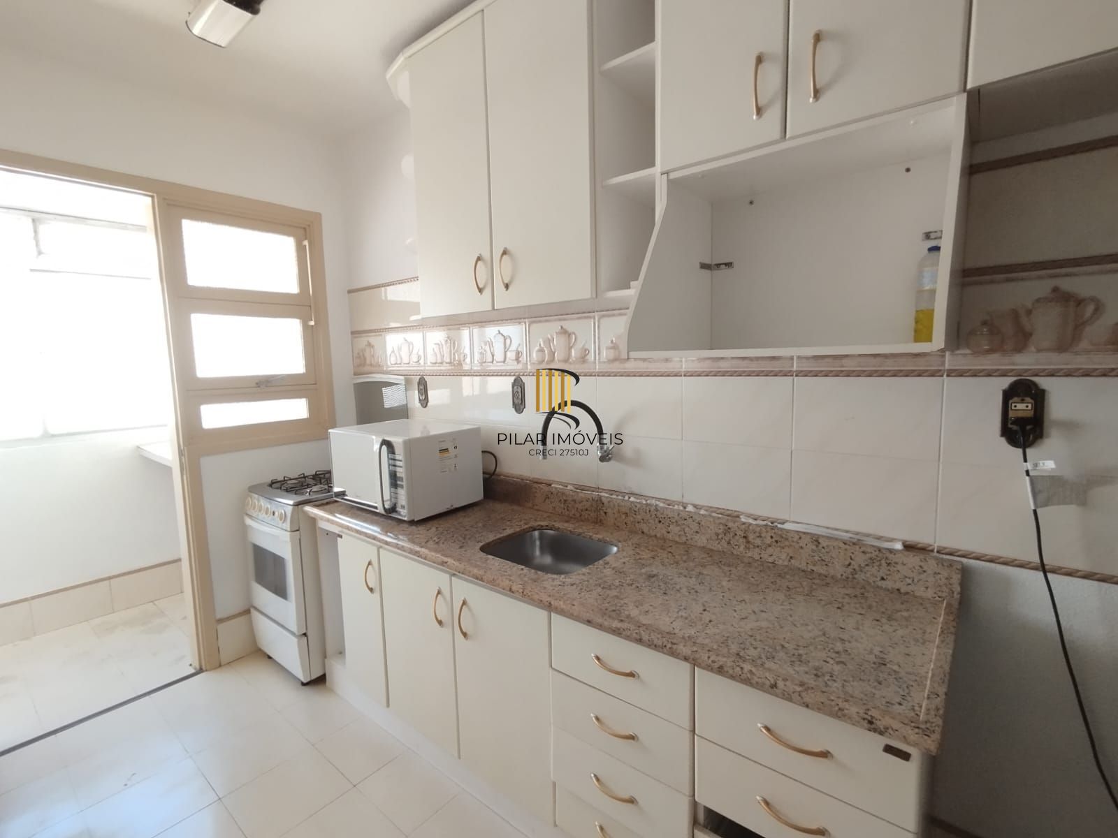 Apartamento 2 dormitórios, closet, 2 banheiros, dep. empregada vista, para o Gua