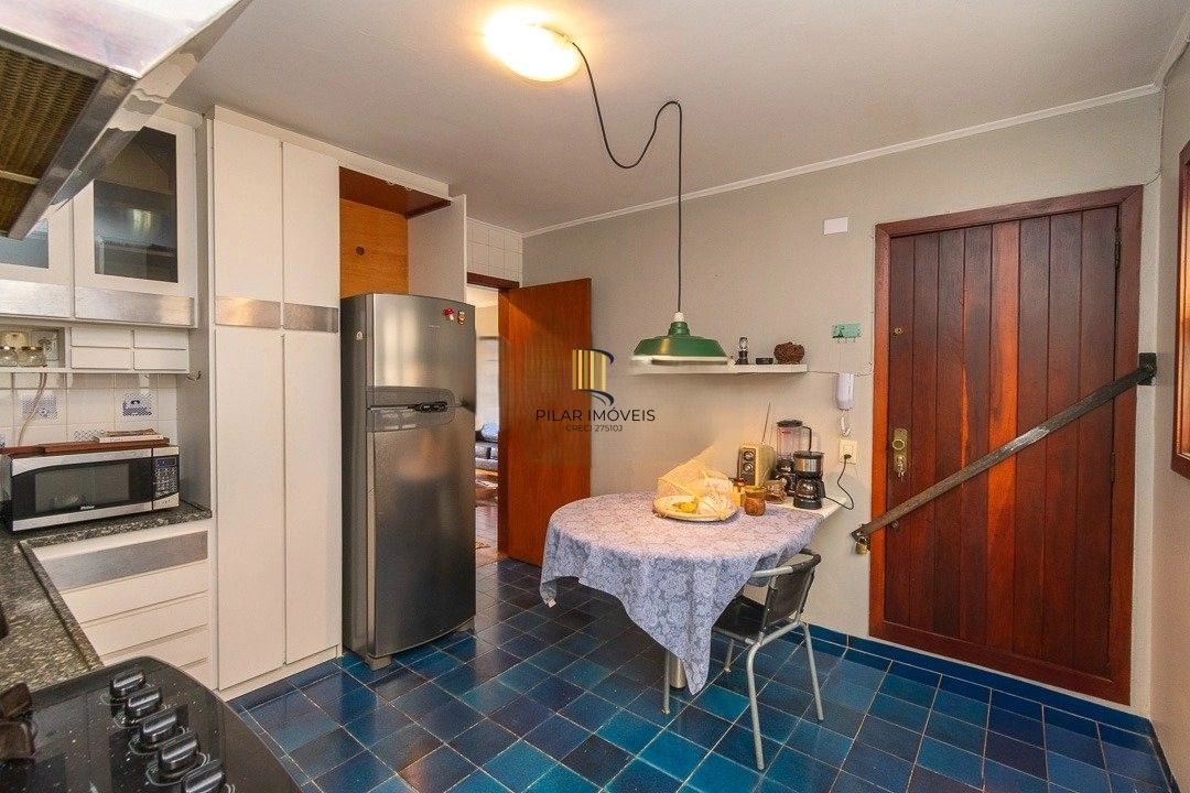 Cobertura ensolarada no coração de Petrópolis — 2 (ou 3) dormitórios + 1 vaga escriturada