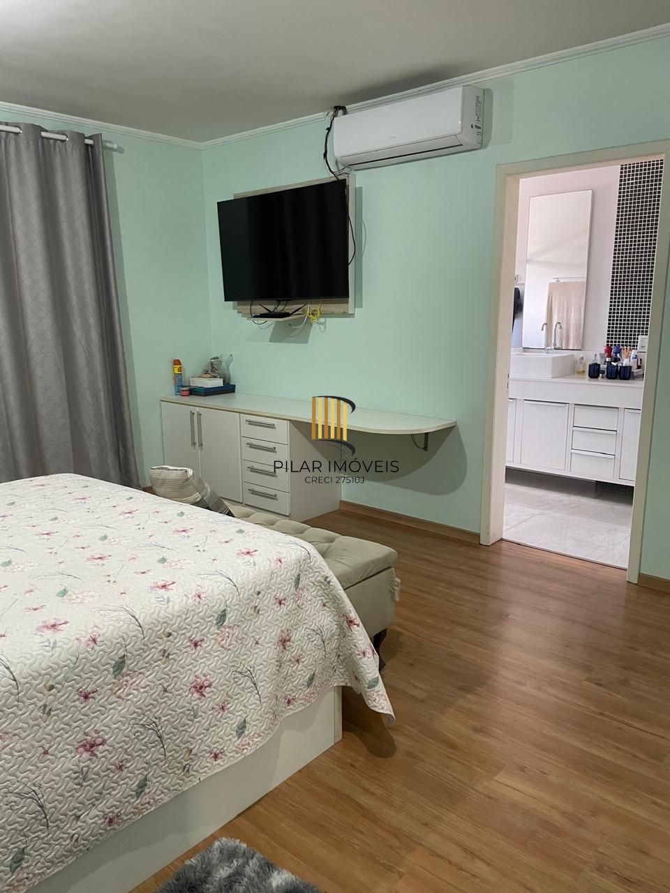 Residência com 4 Dormitório(s) Bairro Vila Nova