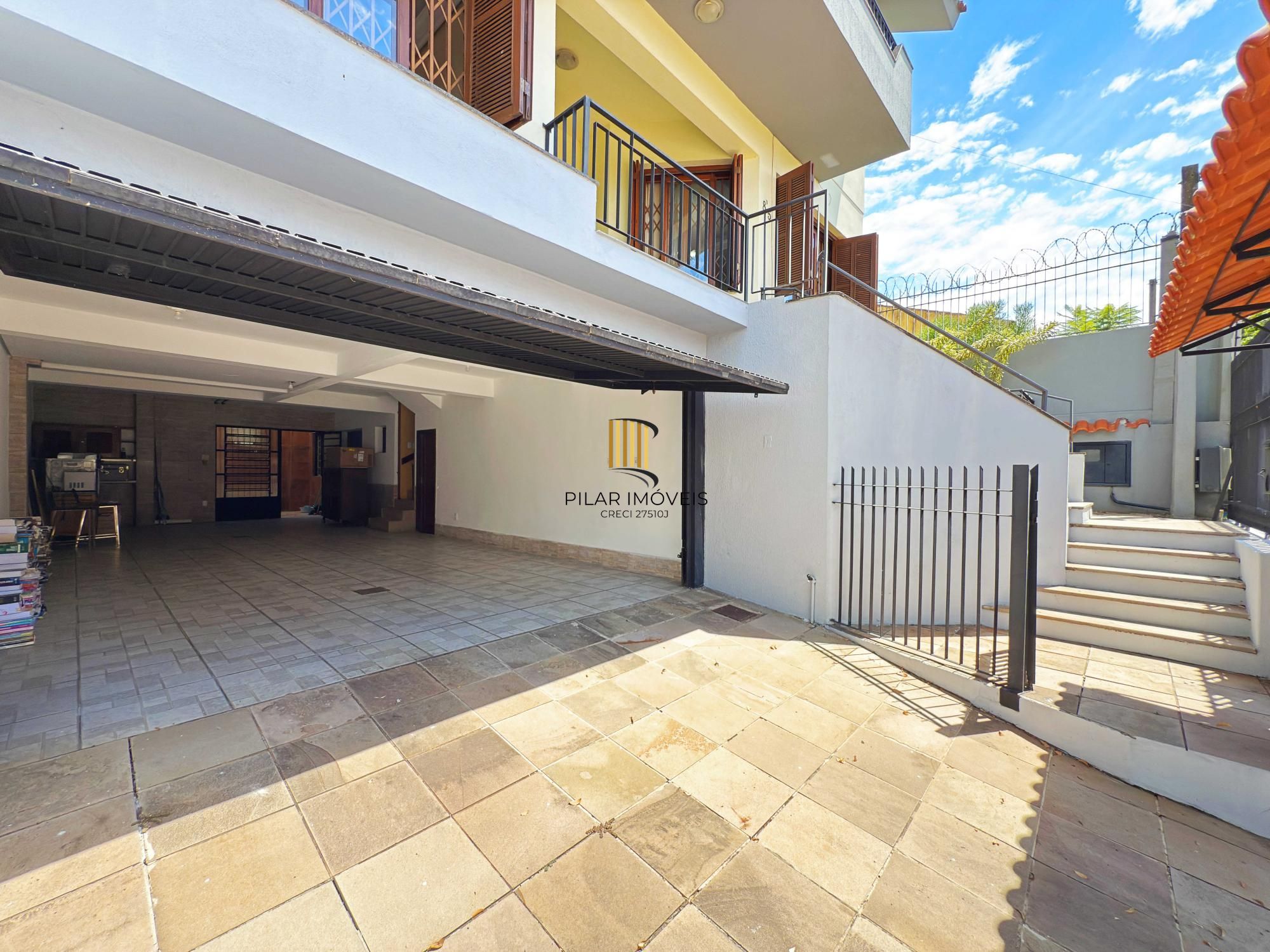 Casa 4 dormitórios no bairro Ipanema