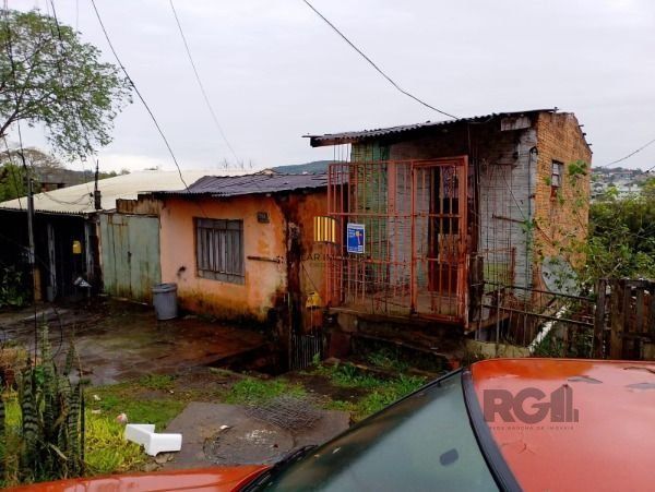 Casa em Porto Alegre, no bairro Cavalhada, com 3 dormitório(s), à venda.