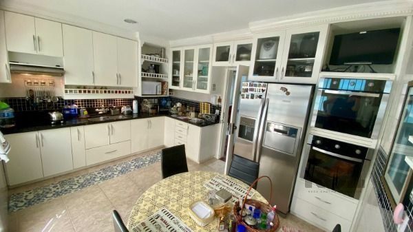 Casa em Porto Alegre, no bairro Vila Assunção, com 3 dormitório(s), e 3 banheiro