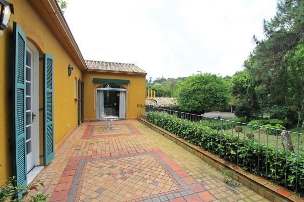 Casa em Porto Alegre, no bairro Pedra Redonda, com 7 dormitório(s), e 7 banheiro