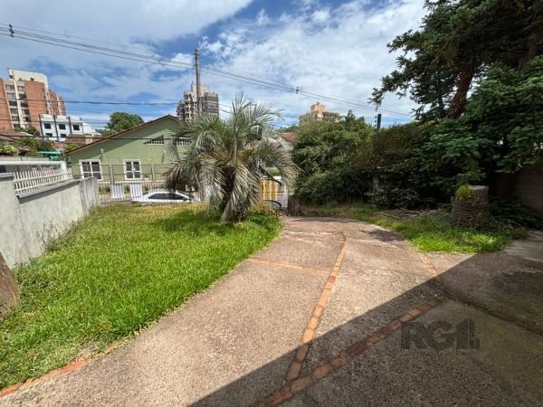 Casa térrea de 3D no miolo do Bairro Tristeza.