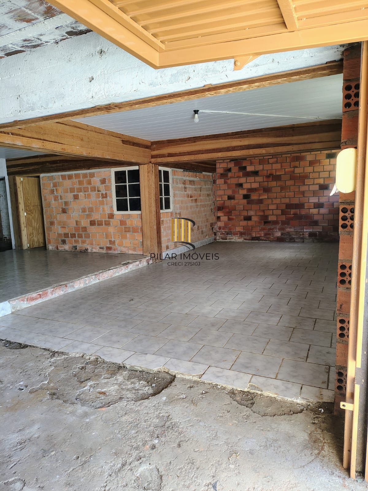 Residência com 3 dormitórios sendo 1 suíte á venda bairro Medianeira