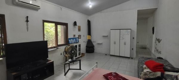 Casa em Porto Alegre, no bairro Espírito Santo, com 3 dormitório(s), e 3 banheir