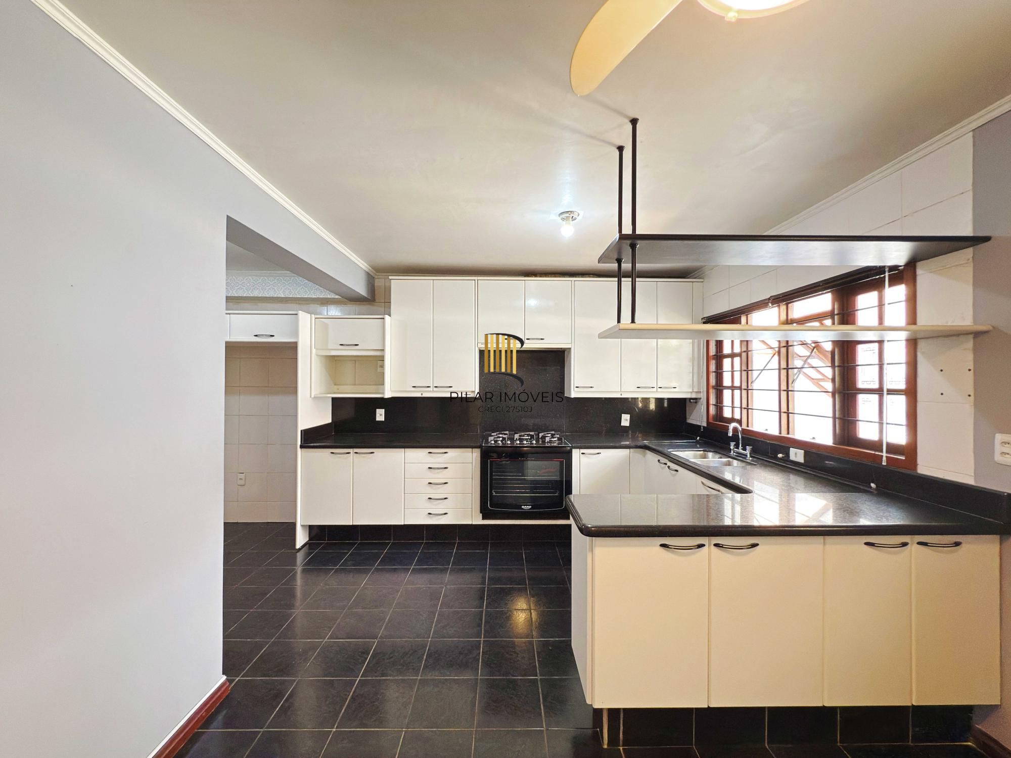 Casa 4 dormitórios no bairro Ipanema