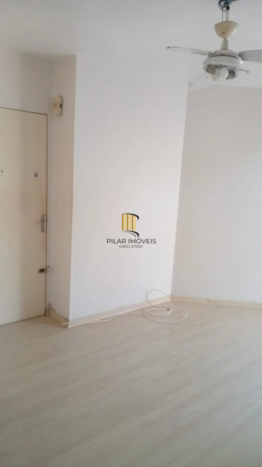 Apartamento no Bairro Cristal com 2 dormitórios.