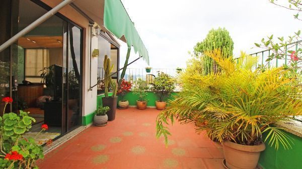 Cobertura em Porto Alegre, no bairro Petrópolis, com 3 dormitório(s), e 3 banhei