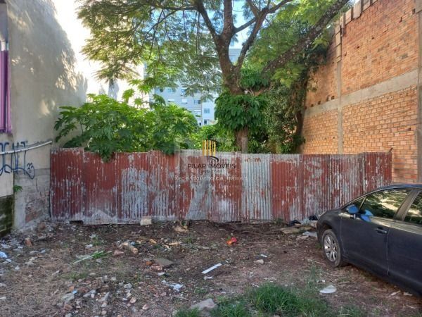 Terreno em Porto Alegre, no bairro Tristeza, à venda.