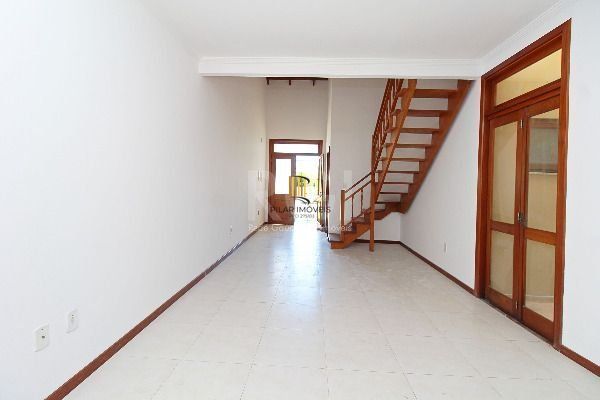 Casa em Porto Alegre, no bairro Aberta Dos Morros, com 3 dormitório(s), e 3 banh