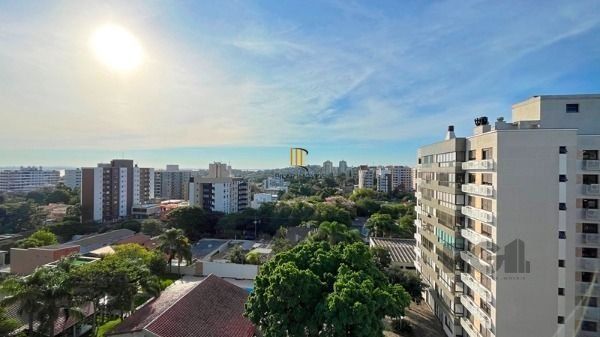 Ótima Cobertura Duplex com 233,00 m² Privativos no Miolo do Bairro Tristeza