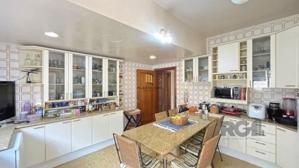 Casa para Venda - 370m², 4 dormitórios, sendo 1 suites, 3 vagas - Vila Assunção