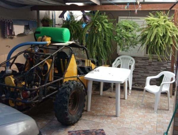 Casa em Porto Alegre, no bairro Espírito Santo, com 3 dormitório(s), e 3 banheir