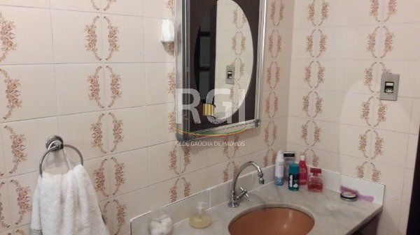 Casa para Venda - 190m², 3 dormitórios, sendo 1 suites, 2 vagas - Cavalhada