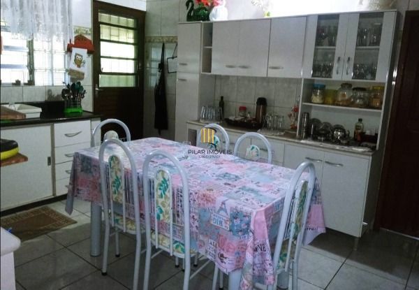 Casa em Porto Alegre, no bairro Belém Novo, com 4 dormitório(s), e 4 banheiros, 