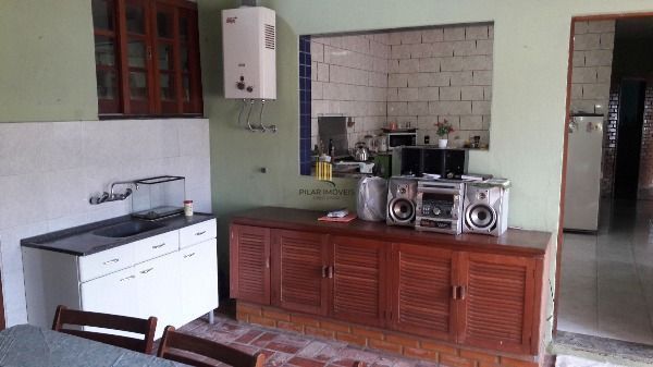 Casa em Porto Alegre, no bairro Aberta dos Morros, com 4 dormitório(s), e 4 banh