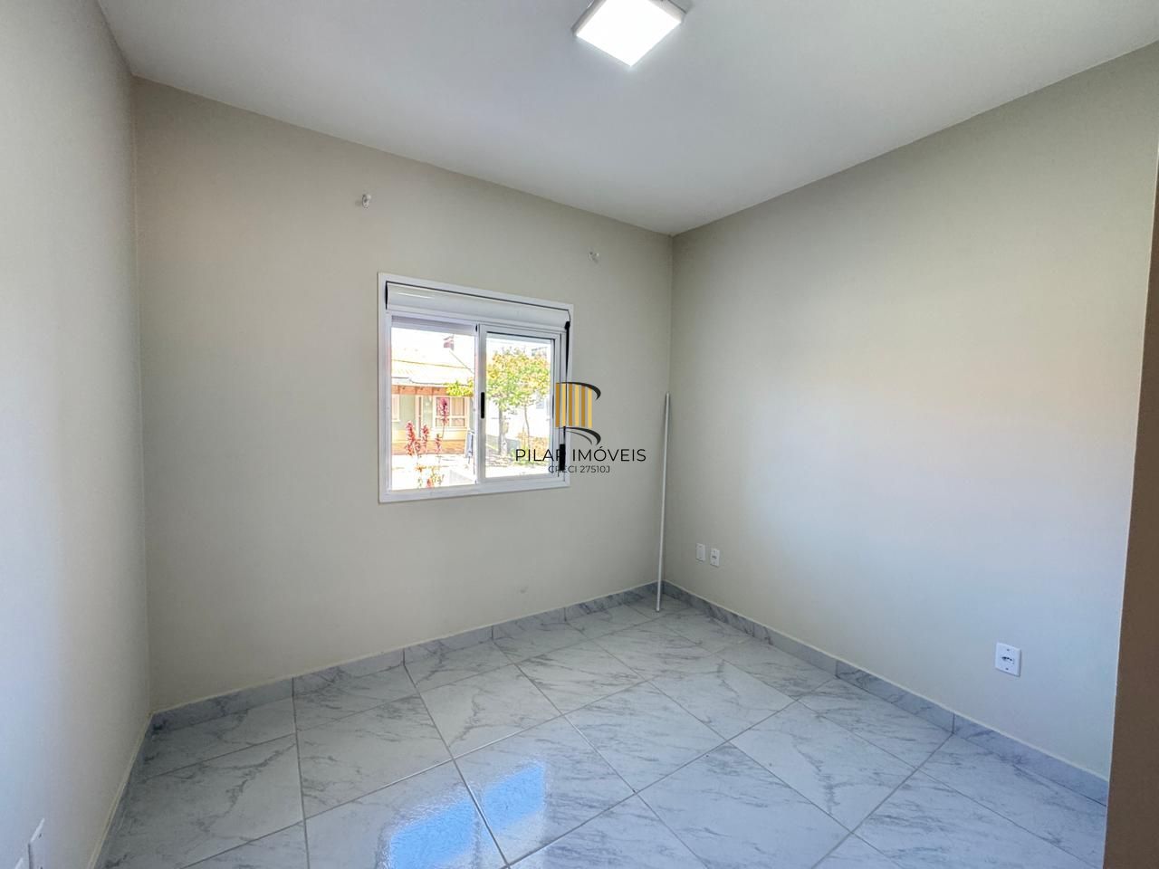 Carrara- Casa térrea 2 dormitórios, reformada , com 2 vagas , churrasqueira