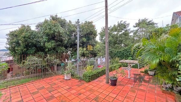 Casa em Porto Alegre, no bairro Cavalhada, com 4 dormitório(s), e 4 banheiros, à