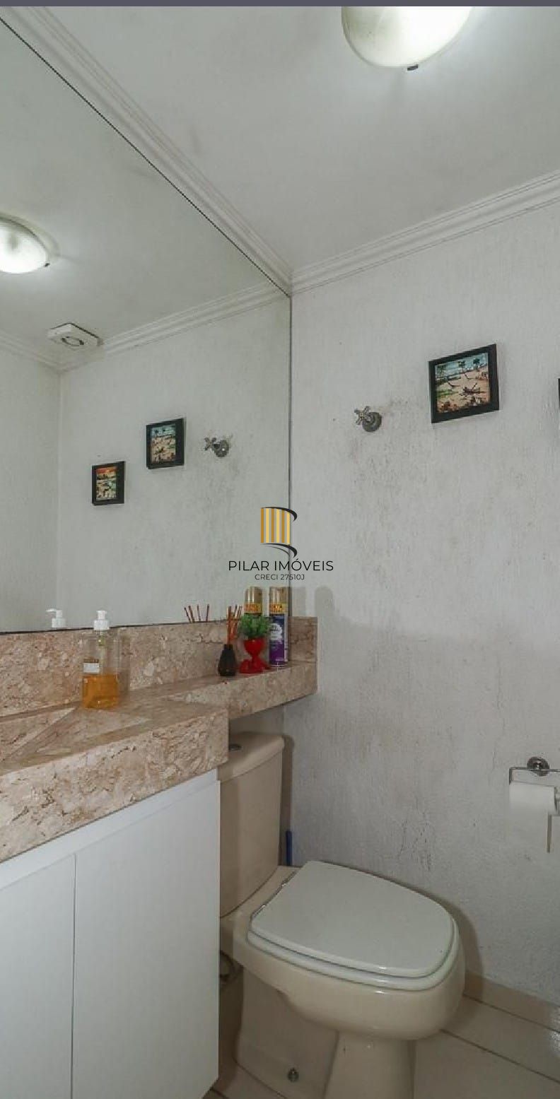 Maravilhosa Residência em condomínio com 4 dormitórios sendo 1 suíte.