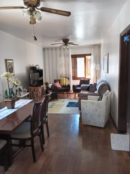 Casa para Venda - 228m², 4 dormitórios, sendo 2 suites, 3 vagas - Medianeira