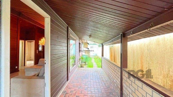 Casa em Porto Alegre, no bairro Ipanema, com 3 dormitório(s), e 3 banheiros