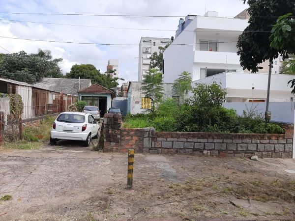 Terreno em Porto Alegre, no bairro São João, à venda.