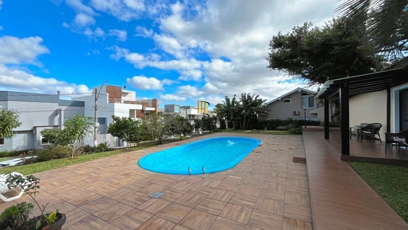 Altos do lago- Com 3 dormitórios, 3 vagas , piscina , Linda e ampla casa em cond