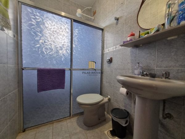 Sobrado em Porto Alegre, no bairro Ponta Grossa, com 4 dormitório(s), e 4 banhei