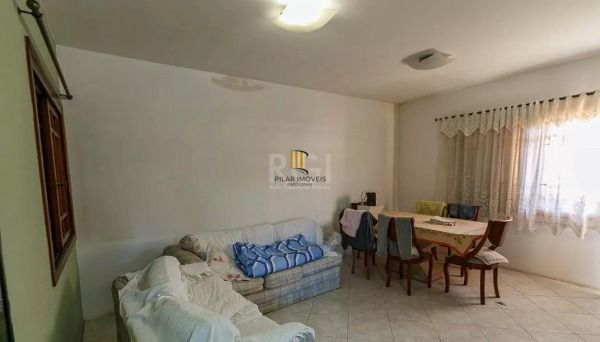 Casa em Porto Alegre, no bairro Cavalhada, com 5 dormitório(s), e 5 banheiros, à