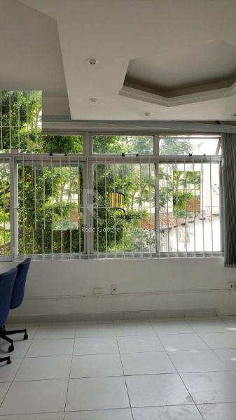 Conjunto/Sala em Porto Alegre, no bairro Menino Deus, e 0 banheiros, à venda.