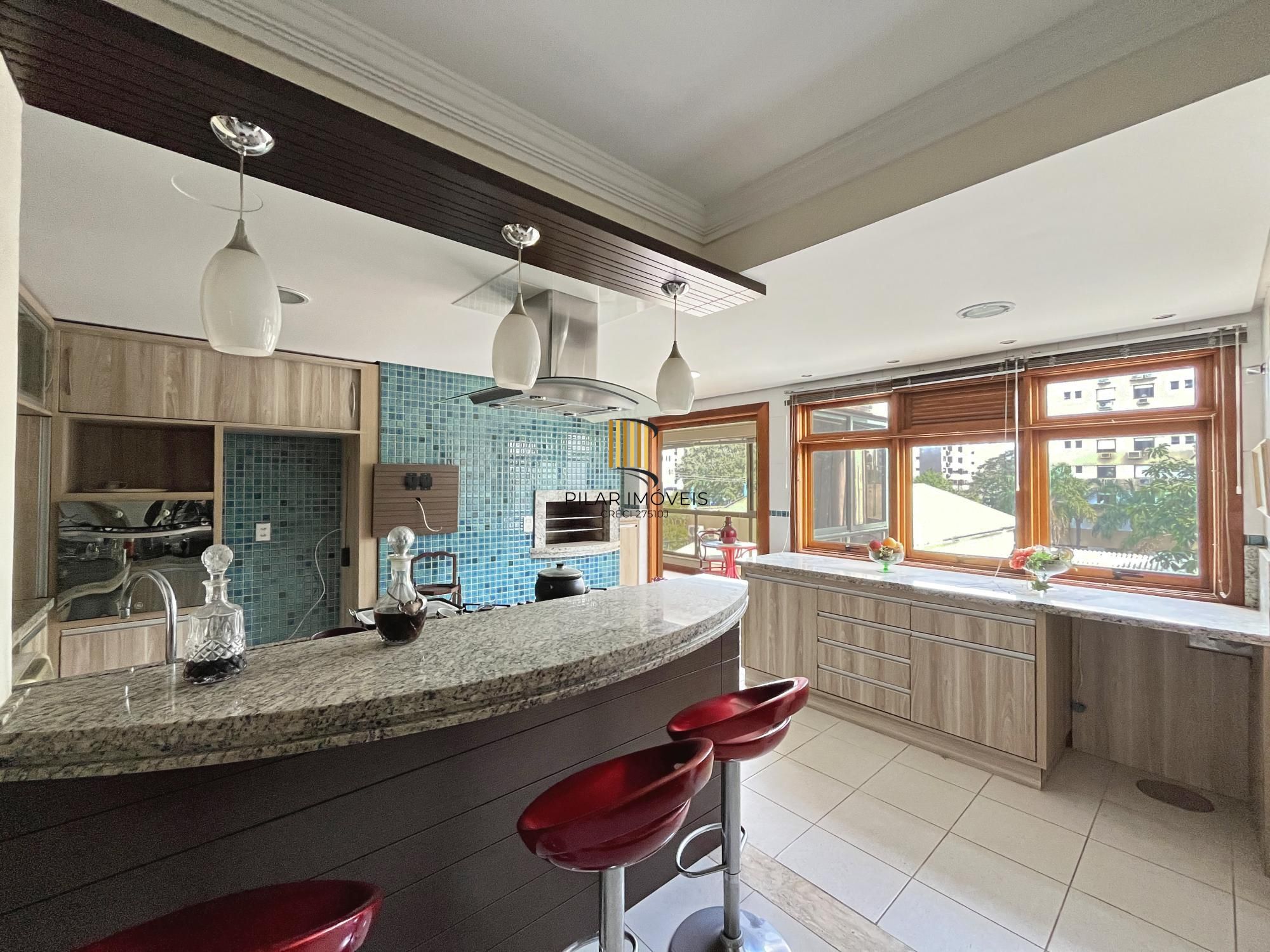 Apartamento na Tristeza  com 3 dormitórios, 1 suite, sacada , churrasqueira e 3 