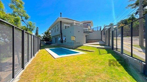 Casa em Porto Alegre, no bairro Jardim Isabel, com 3 dormitório(s), e 3 banheiro